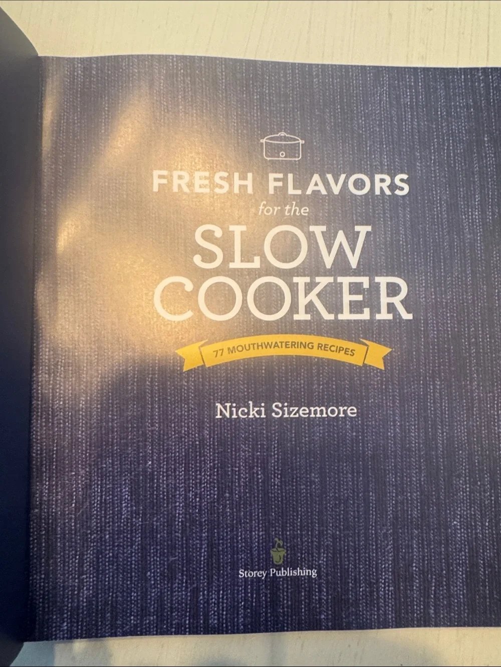 Fresh Flavors for the Slow Cooker-77 mouthwatering recipes-in like new condition